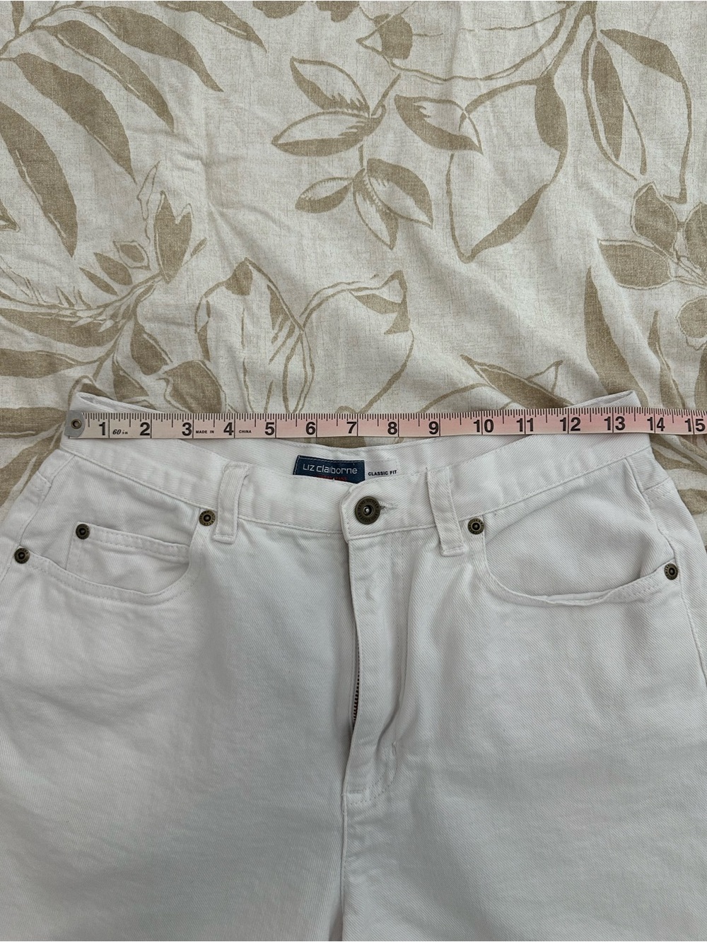 Liz Claiborne White Denim Shorts - Classic Summer Staple - Picture 3 of 11